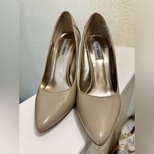 Steve Madden Beige Patent leather